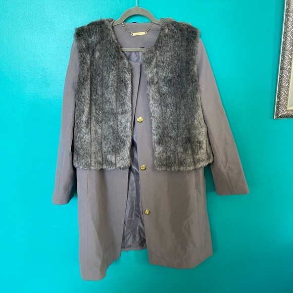 Fur Coat - Picture 1 of 5